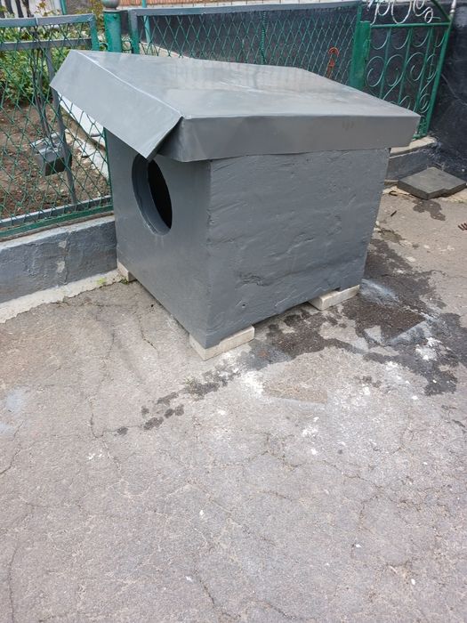 продам утеплену  буду для великої собаки.