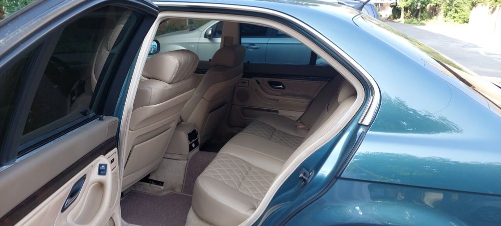 Автомобіль БМВ 7 Е 38