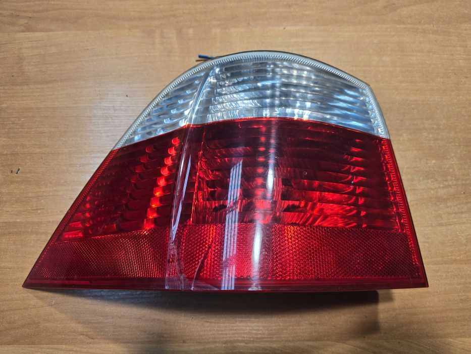 BMW 5 E61 Lampa Tył Lewa W Błotnik Wkład Wtyczka USZKODZONA