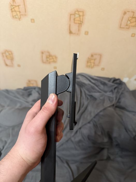 Стійка до монітору