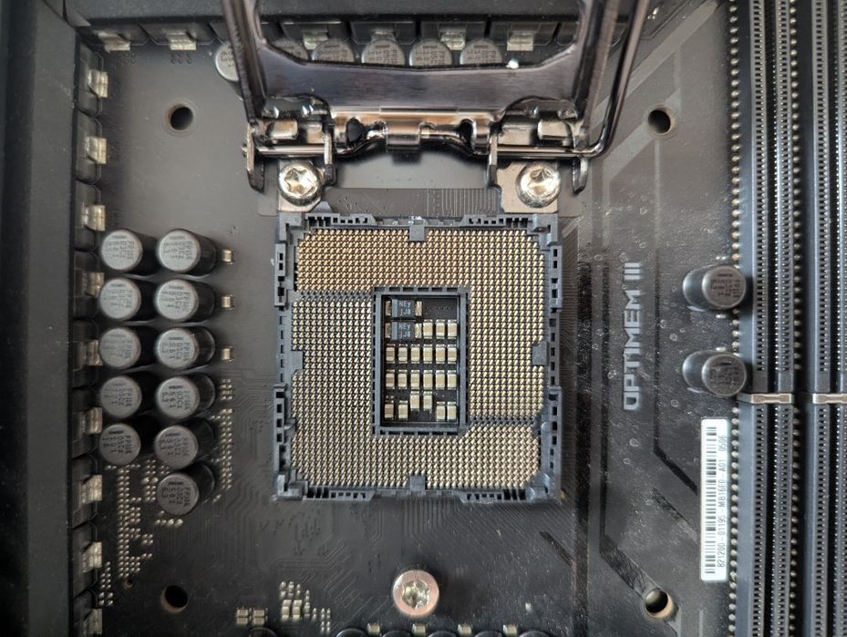 Материнська плата Asus ROG Maximus XIII Apex