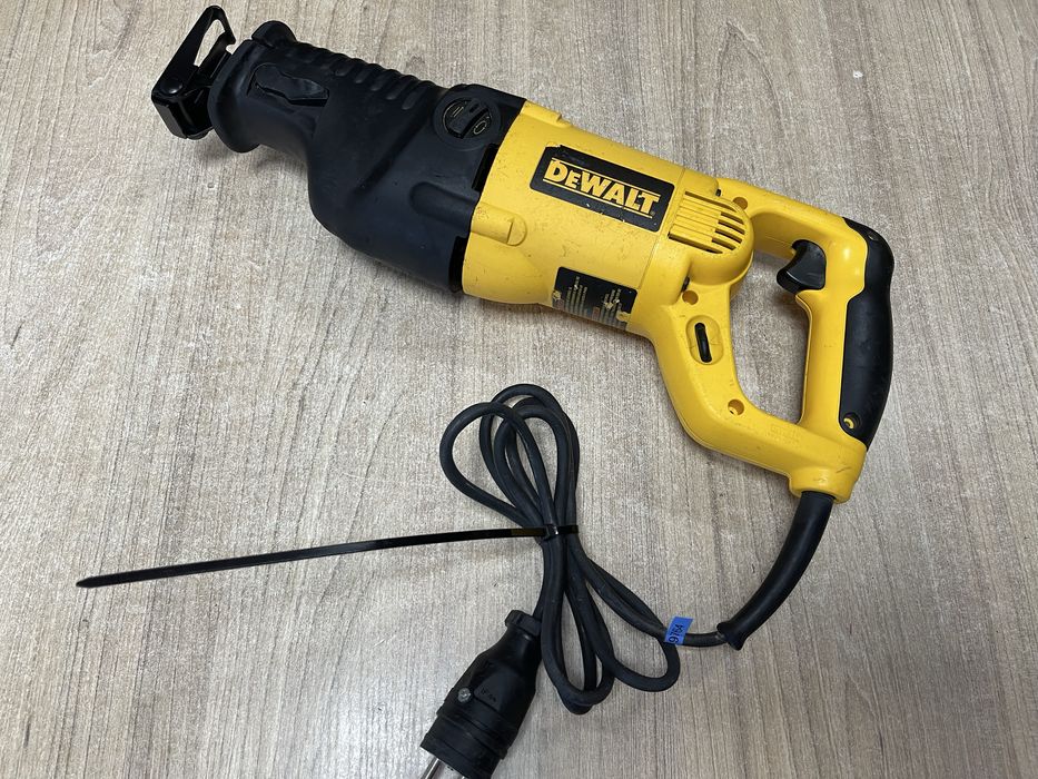Dewalt DW311 / шабельна пила Девольт 1200W
