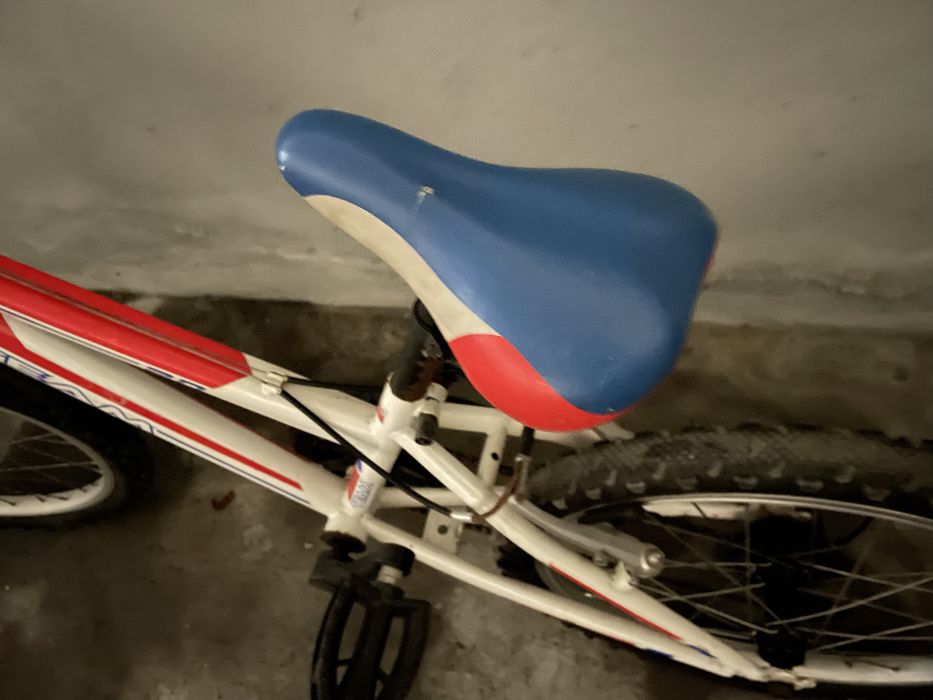 Bicicleta de crianca em excelente estado, roda 20, com mudancas!