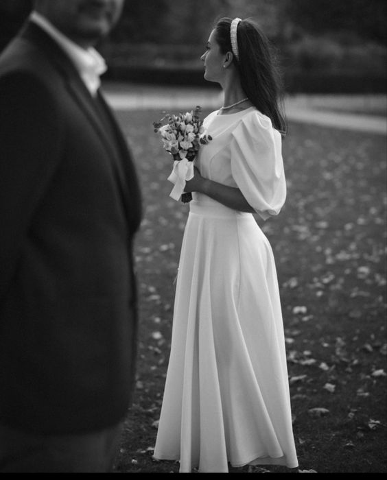 Sukienka slubna midi