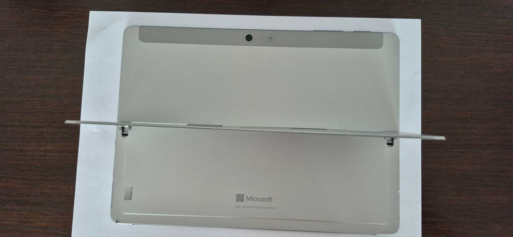 Surface Go 3 11 FHD i3-1010Y 8GB RAM 128SSD plus etui UAG