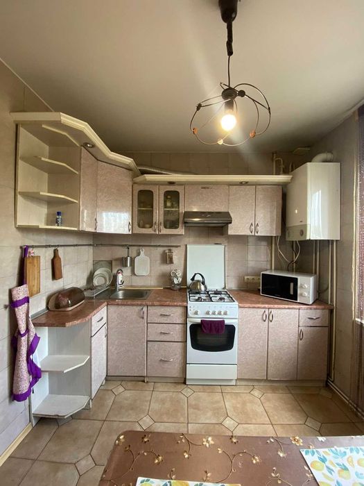 Трикімнатна квартира в р-ні автостанції на вул. Костомарова