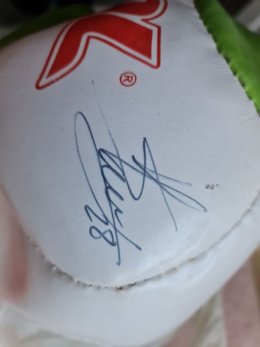Bola autografada + postal do João Moutinho