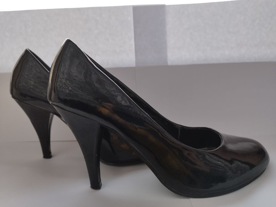 Szpilki czarne, lakierki