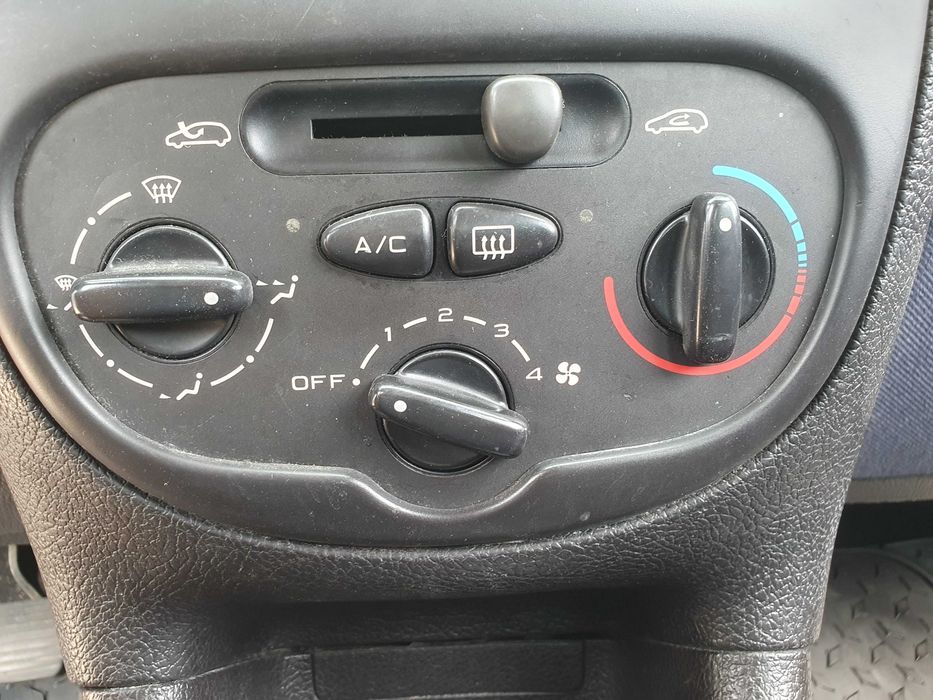 Peugeot 206 XR Présence 1.1 5 Portas