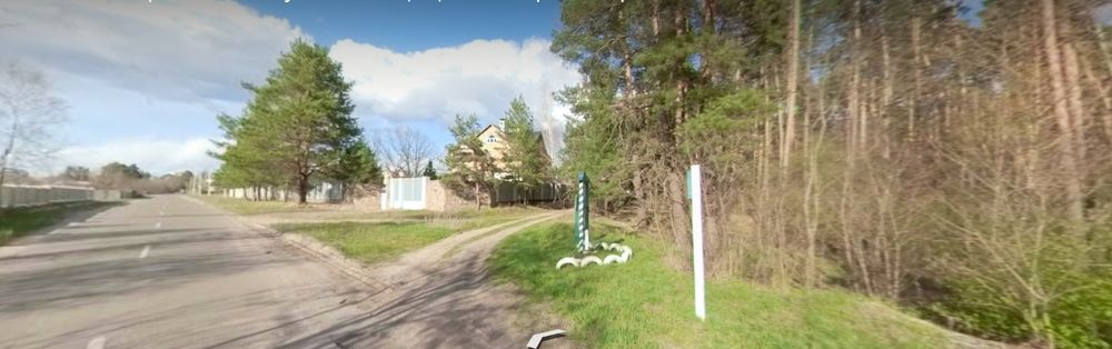 Продаж чудової ділянки ліс природа озера річка комунікації сусіди