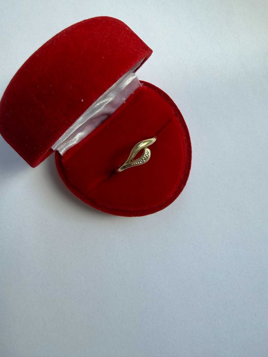 złoty damski pierścionek 1,03g, 14 karatów, r. 14