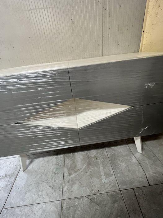 Cómoda de quarto com 4 gavetas