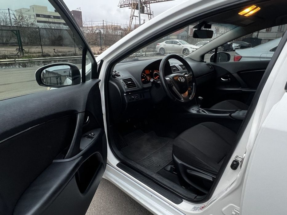 Toyota Avensis автомат 2011рік