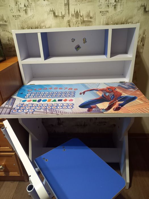 Дитячий столик зі стільчиком