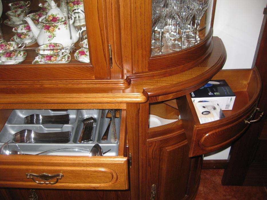 Aparador/Móvel para Sala de Jantar em Carvalho