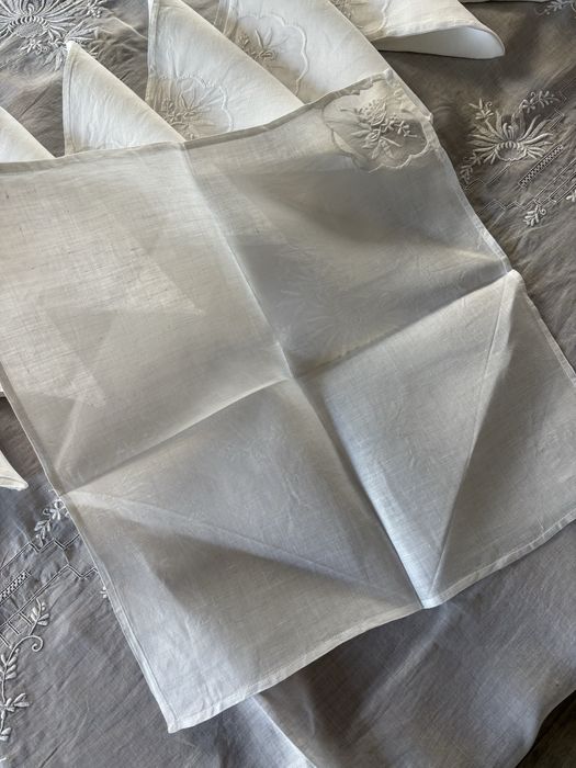 Toalha de mesa organdy e linho com bordado manual da ilha da madeira 257x163 e 12 guardanapos linho