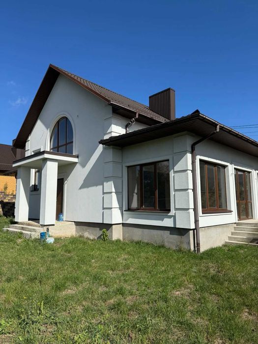 Окремий просторий 4К Будинок з гаражем поруч міста !