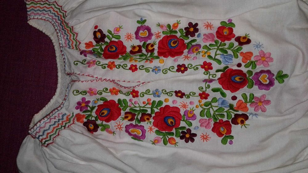 Blusa ROMENA em Cambraia