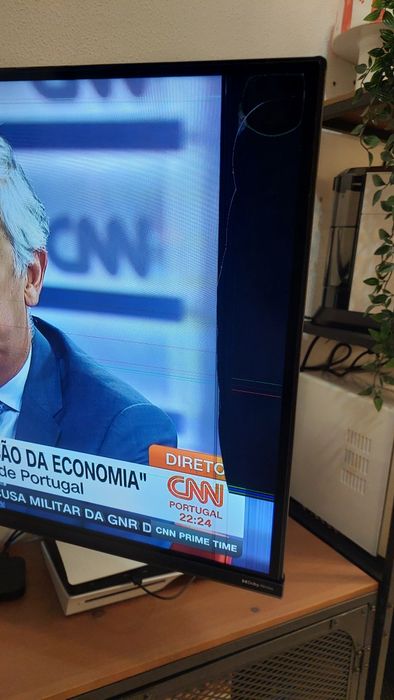 Hisense 32A5NQ smart TV (com defeito) + suporte parede