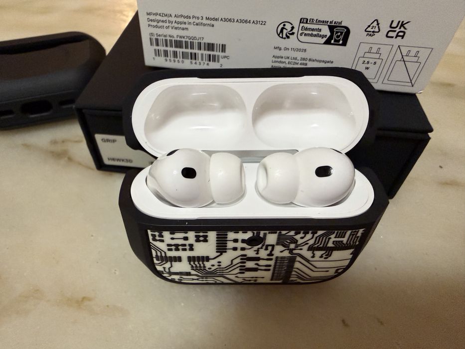 Apple Airpods Pro 3 + extras