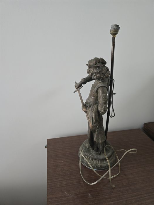 Candeeiro Antigo Estatueta Mosqueteiro 48cm — Régule Pátina Bronze