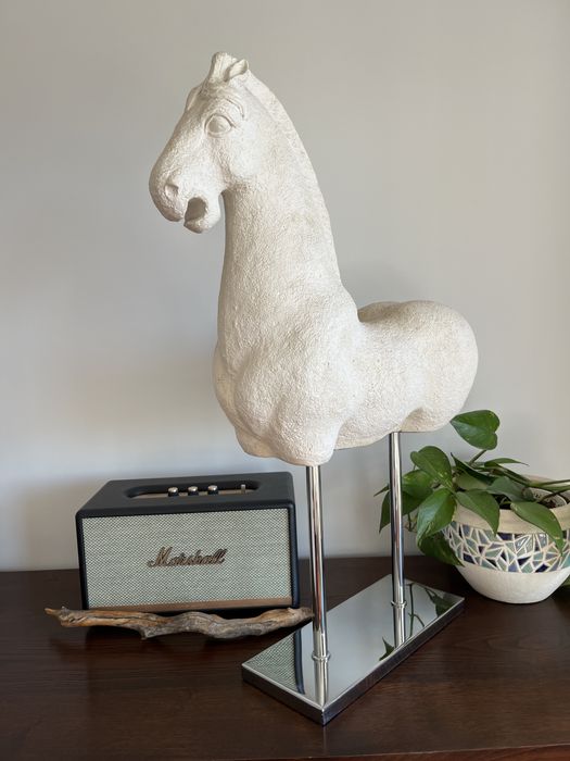 Cavalo decorativo em resina