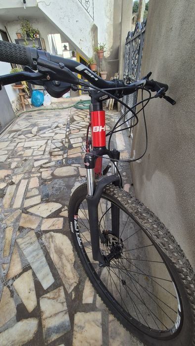 Bicicleta BTT  marca BH