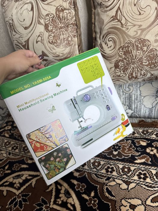 багатофункціональна побутова швейна машинка моделі YASM-505A.