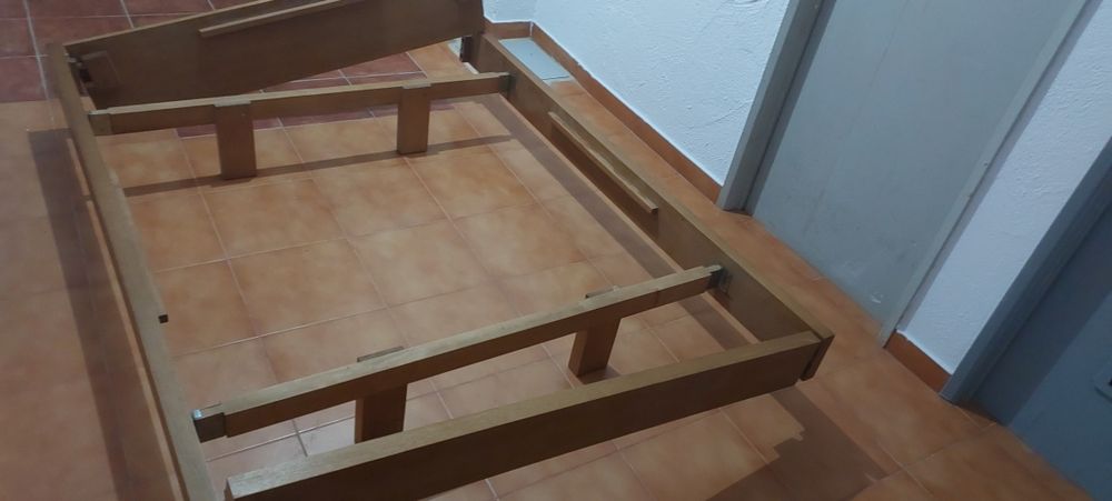 Vendo camas de casal em bom estado geral
