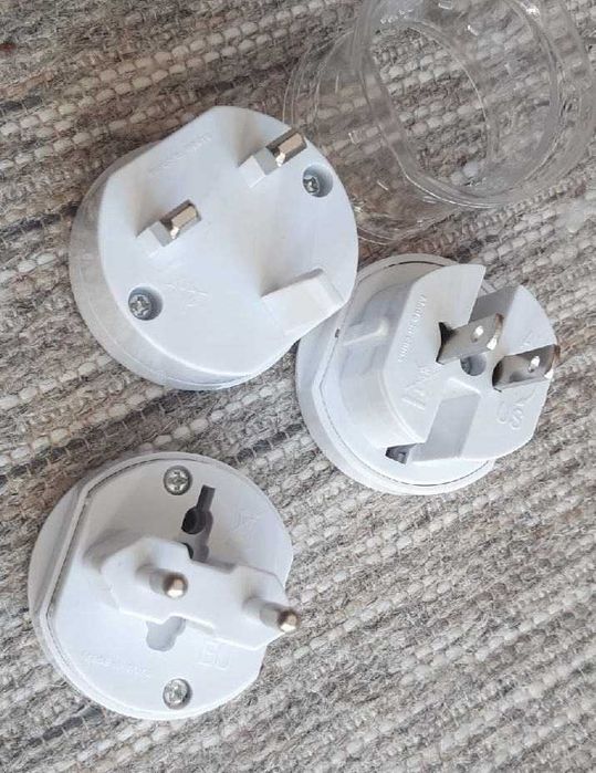 Adaptadores viagem - fichas eléctricas internacionais - três em um