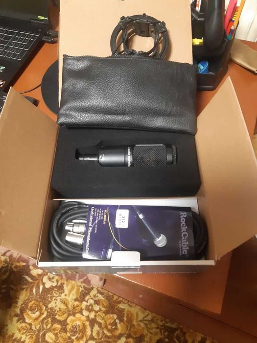 Студійний мікрофон Audiotechnica AT2050