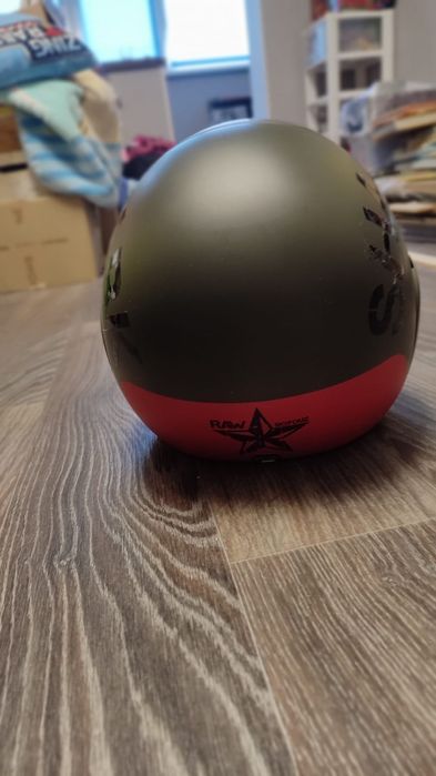 Шолом Shark Raw Soyouz