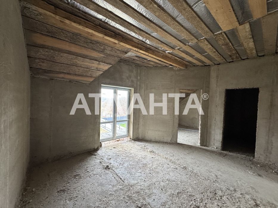 Продається двоповерховий котедж із власною земельною ділянкою!