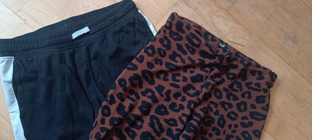 Spodnie dresowe i legginsy panterka