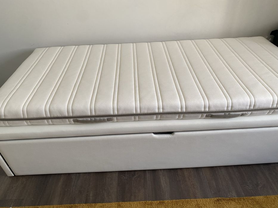 Cama com gaveta elevatória (cama dupla ou arrumacao)