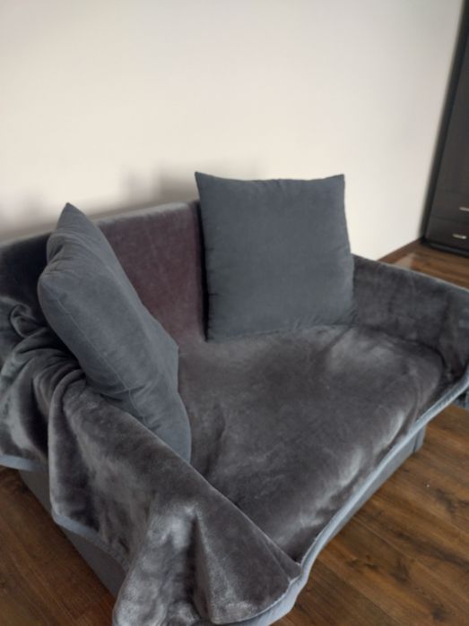 Sofa. Szara. Z pojemnikiem.