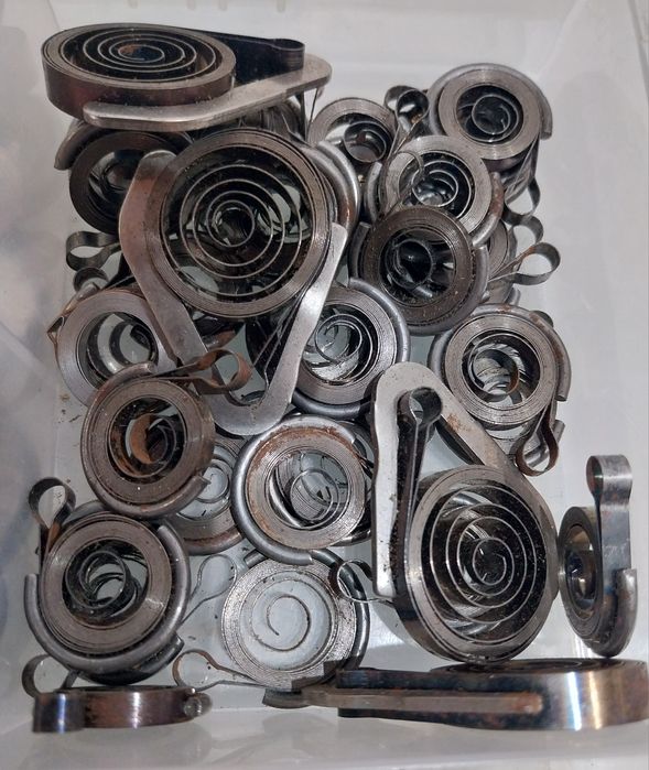 Caixa com cordas de Relógios para Relojoeiros