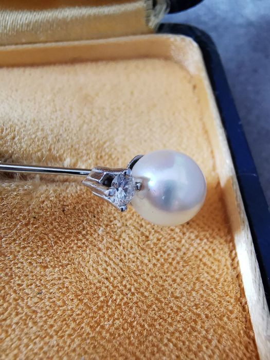 Broszka szpilka złota 585 brylant perła