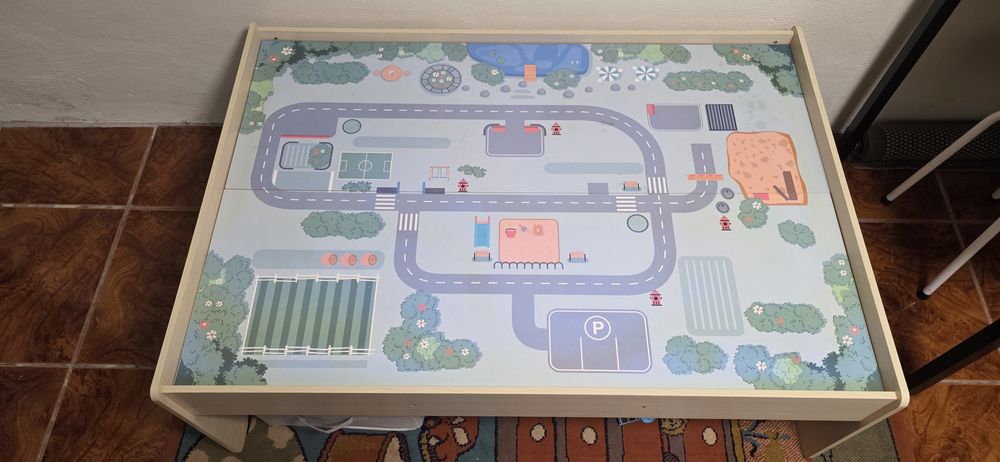 Mesa com Circuito de Comboios