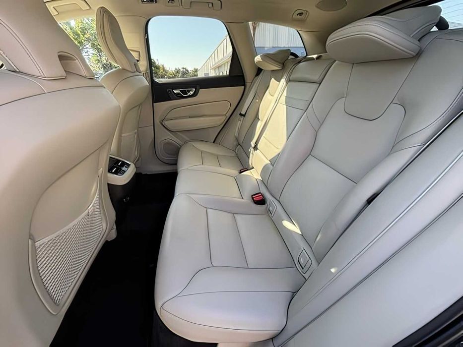 Volvo XC60      2020