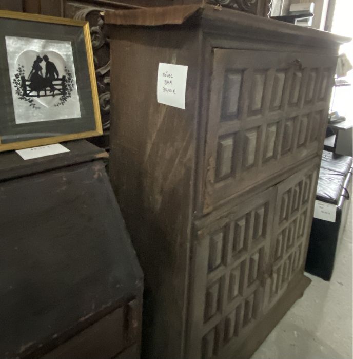 Móvel Bar e Secretária Antiga – Peças Únicas