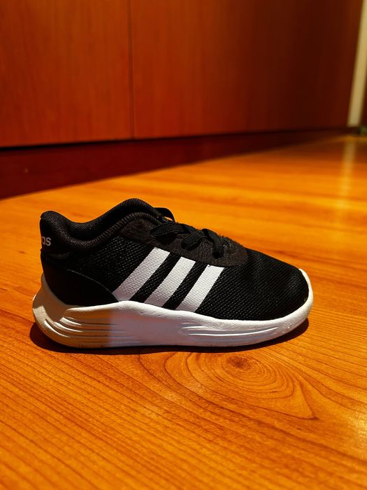 Ténis Adidas em estado novo