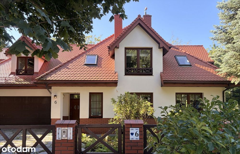 Dom na strzeżonym osiedlu domków jednorodzinnych
