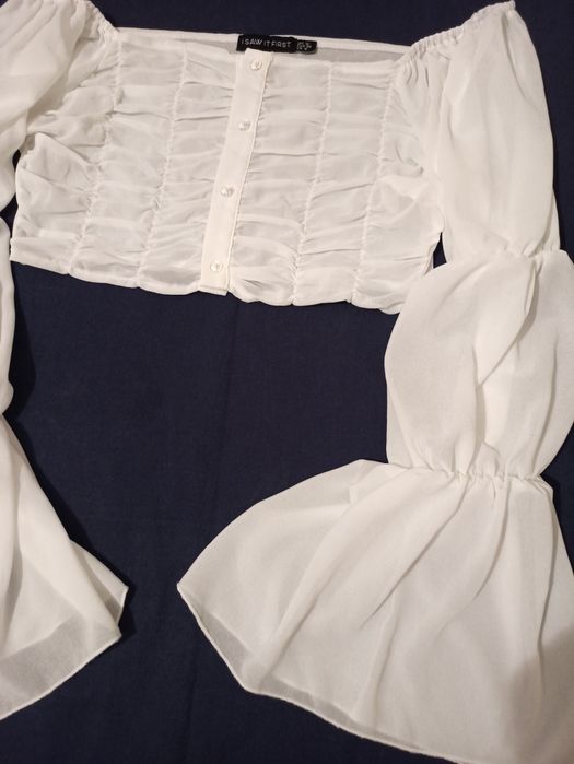 Блузка белая с длинными рукавами