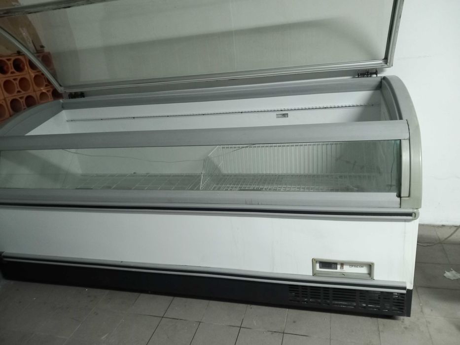 Arca congeladora industrial bom estado .pagamento dinheiro