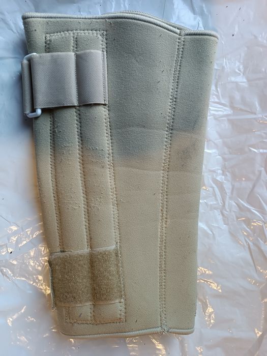 Фиксатор коленного сустава, бандаж, наколенник