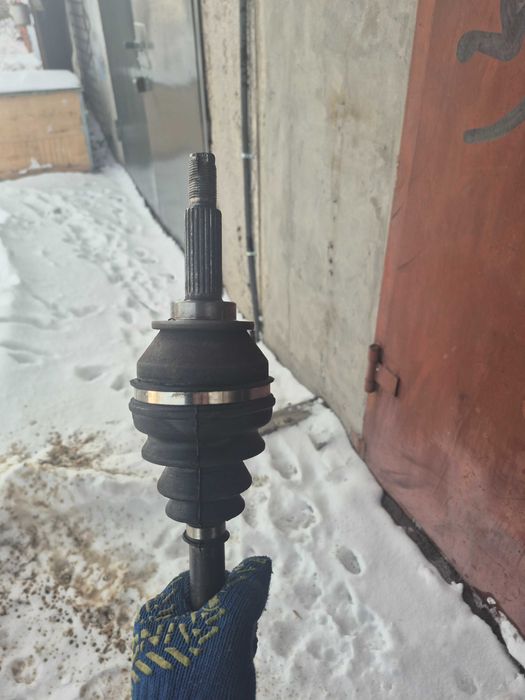 Полуось с шрусом в сборе таврия славута