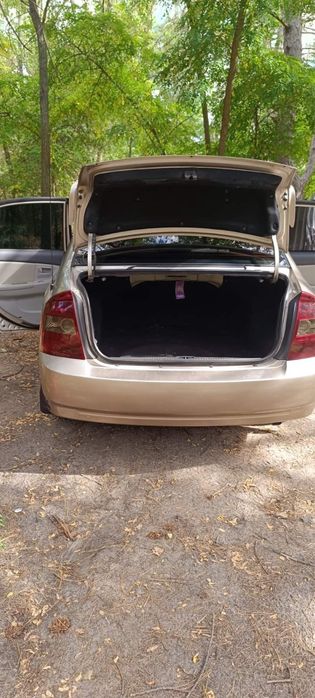 Kia cerato 2006 год