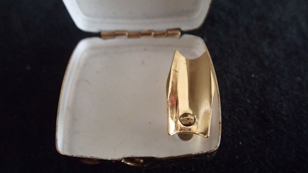 Cinzeiro antigo de bolso em metal