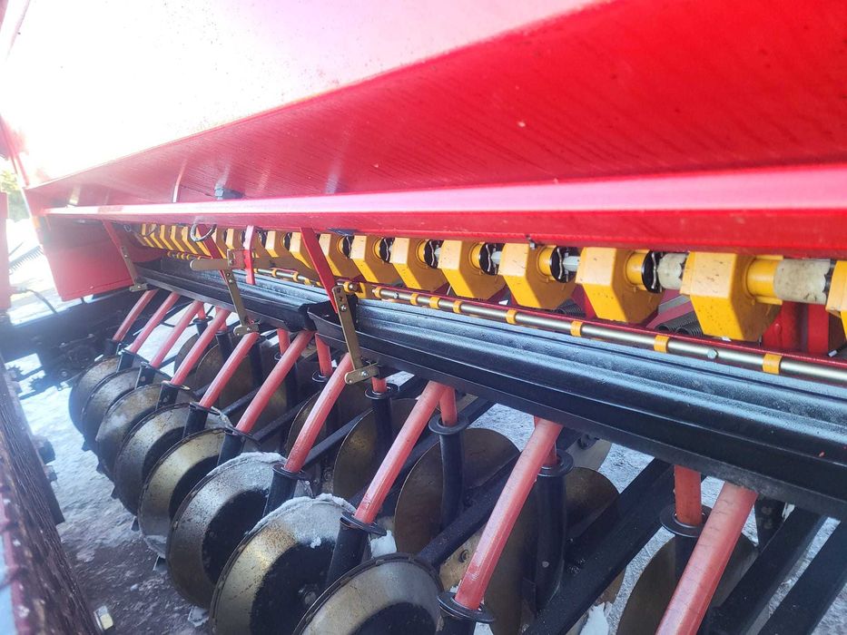 Siewnik bezorkowy talerzowy Junkkari Simulta 3000.Super stan